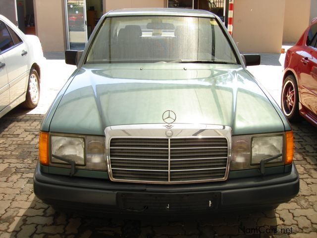 Mercedes-Benz 280 E in Namibia
