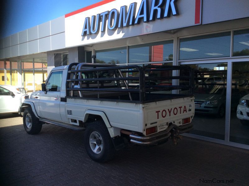 Toyota Land Cruiser 4.5 E F I in Namibia