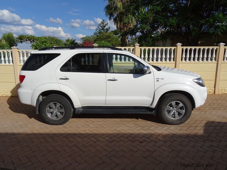 Toyota FORTUNER 4.0 V6 A/T 4X4 in Namibia