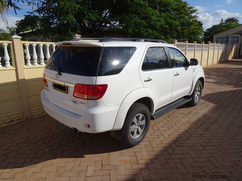 Toyota FORTUNER 4.0 V6 A/T 4X4 in Namibia