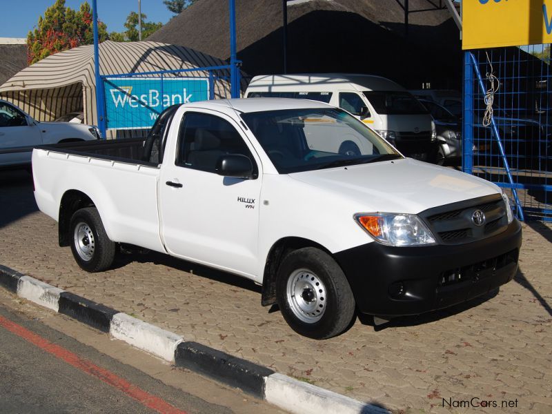 Toyota Hilux 2000 VVTi in Namibia