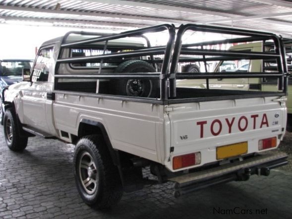 Toyota Land Cruiser V6 in Namibia