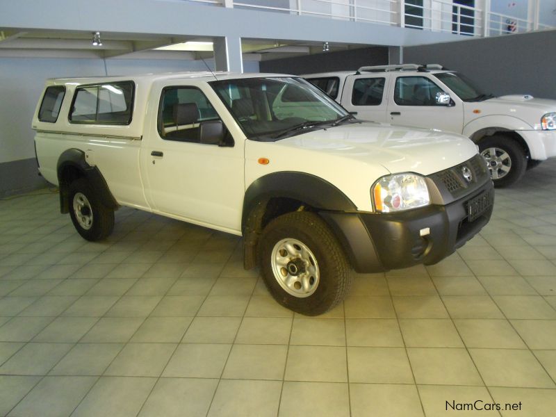 Nissan NP300 2.4 S/cab 4x4 in Namibia