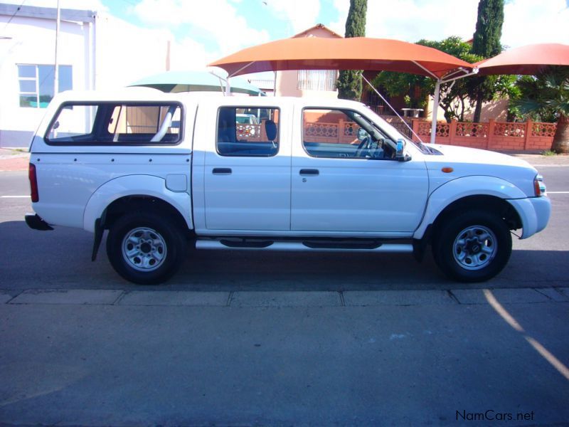 Nissan NP300 2.4i 4x4 D/C M/T in Namibia