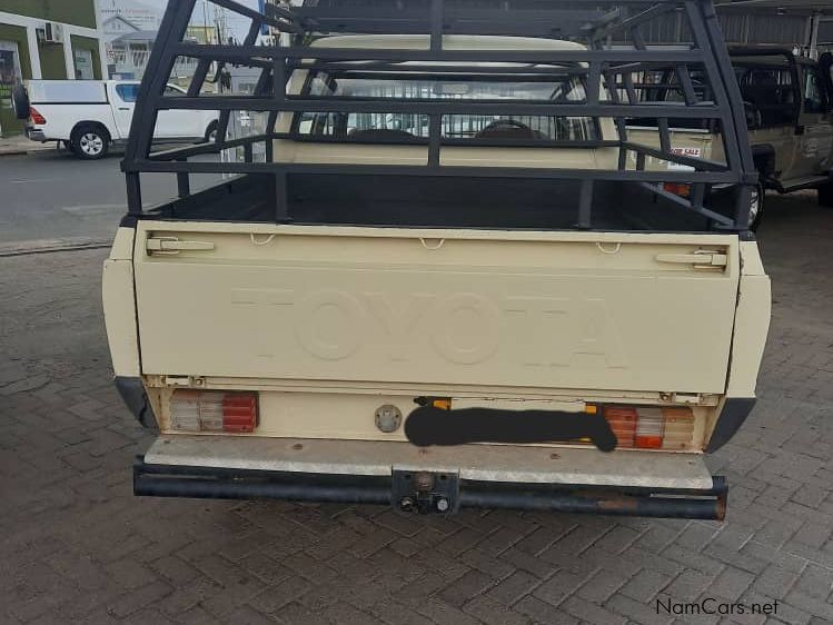 Toyota Hilux 2,2 Petrol 4x4 Dcab in Namibia