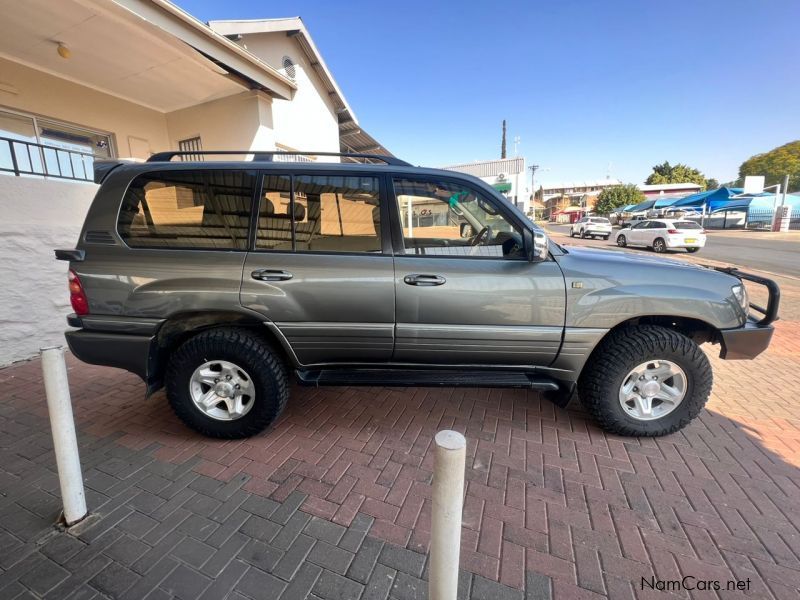 Toyota Land Cruiser 100 VX V8 in Namibia