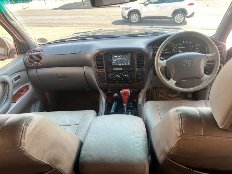 Toyota Land Cruiser 100 VX V8 in Namibia