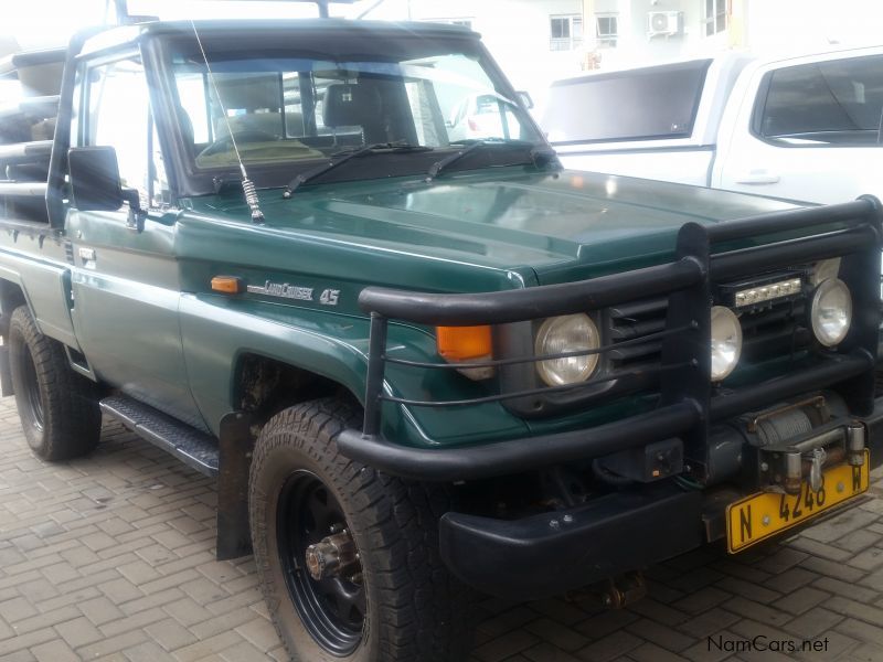 Toyota Land Cruiser 4.5 EFI SC in Namibia