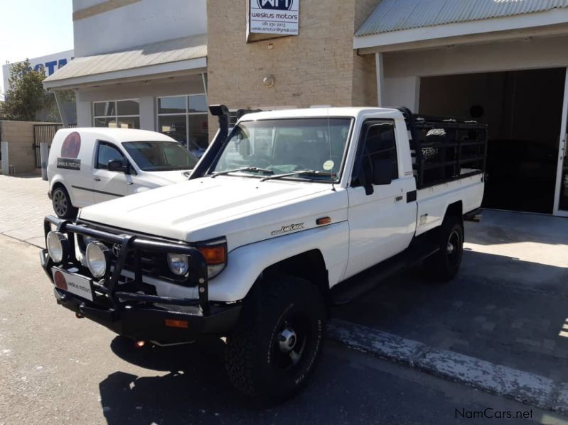 Toyota Land Cruiser 4.5 EFi in Namibia