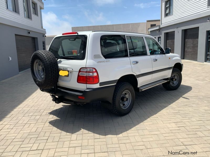 Toyota Land Cruiser 105 GX 4.5 EFI in Namibia
