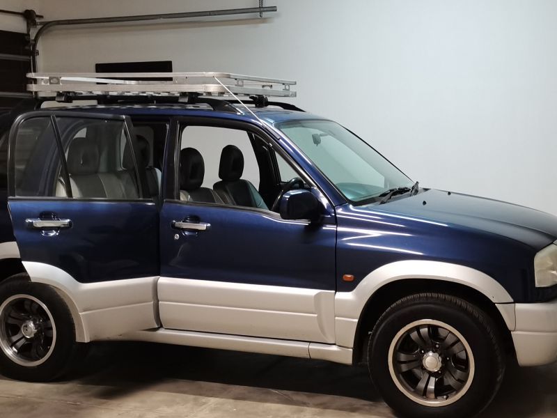 Suzuki Grand Vitara 2.5 V6 4x4 in Namibia