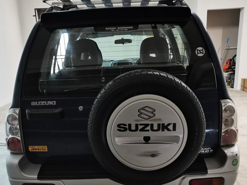 Suzuki Grand Vitara 2.5 V6 4x4 in Namibia