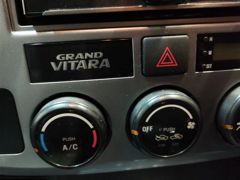 Suzuki Grand Vitara 2.5 V6 4x4 in Namibia