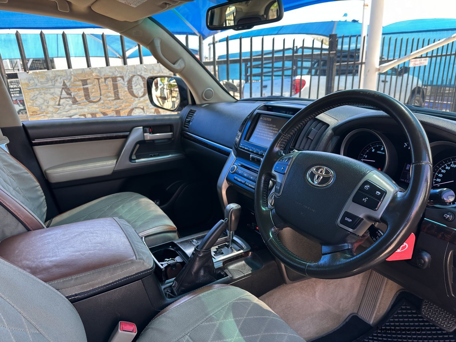 Toyota Landcruiser 200 4.5 V8 VX in Namibia