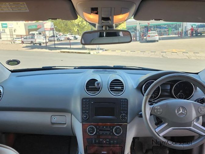 Mercedes-Benz ML500 in Namibia