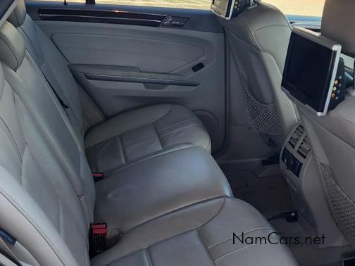 Mercedes-Benz ML500 in Namibia