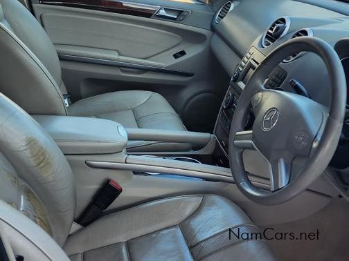 Mercedes-Benz ML500 in Namibia