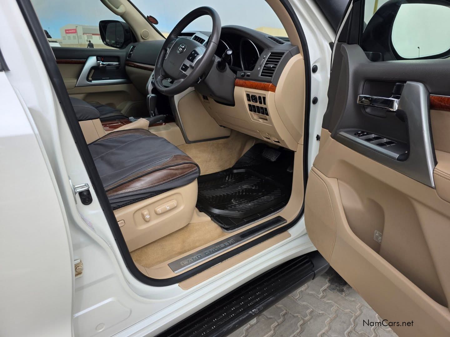 Toyota LAND CRUISER 200 VX V8 4.6 A/T 4X4 //FINANCE AVAILABLE// in Namibia
