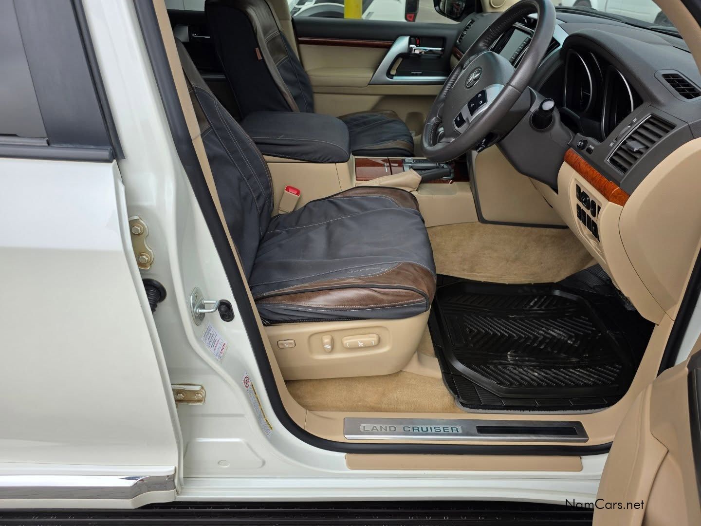 Toyota LAND CRUISER 200 VX V8 4.6 A/T 4X4 //FINANCE AVAILABLE// in Namibia