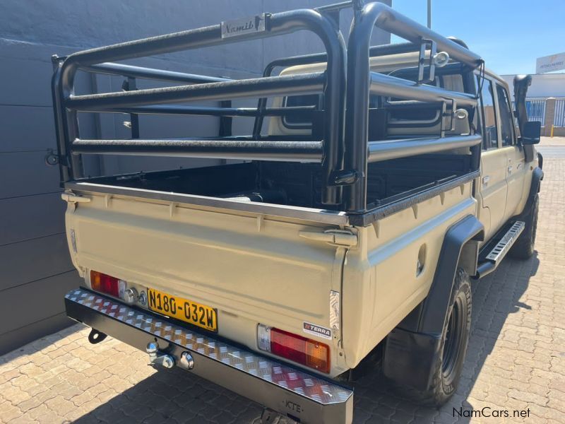 Toyota LAND CRUISER V6 DC 2013 in Namibia