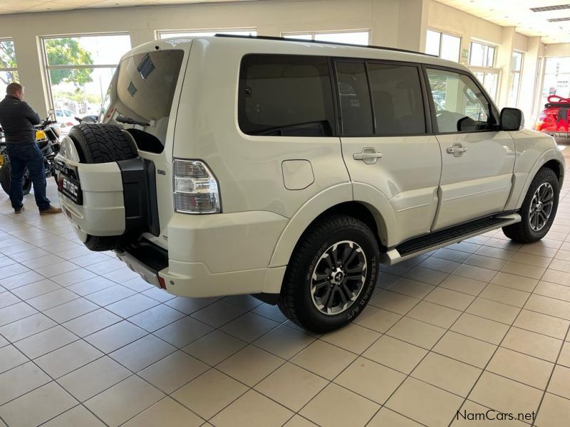 Mitsubishi Pajero 3.2 DID LWB in Namibia