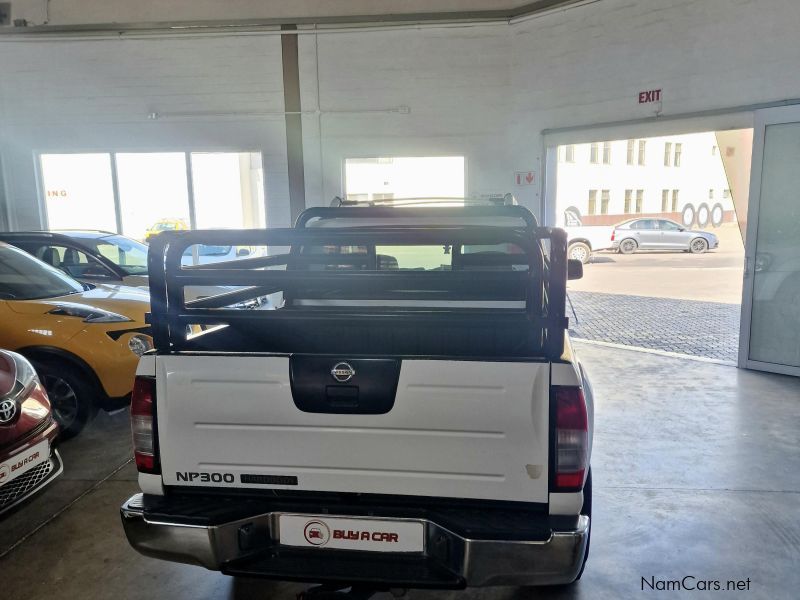 Nissan NISSAN NP300 2.5 4X4 D/C in Namibia