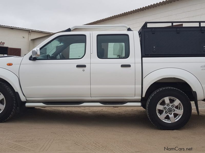 Nissan Np300 HardBody 2.5 Tdi  M/T 4x4 in Namibia