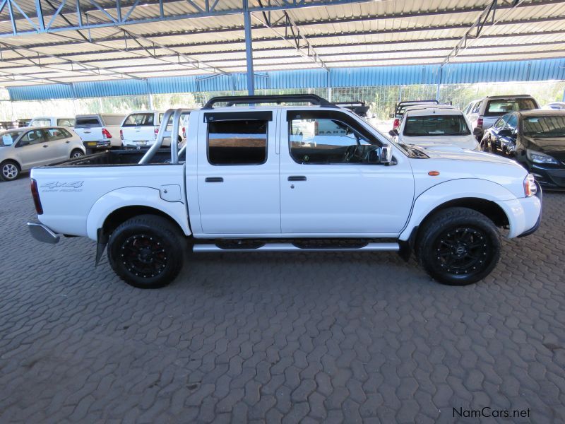Nissan NP300 2.5 TDI D/CAB 4X4 in Namibia