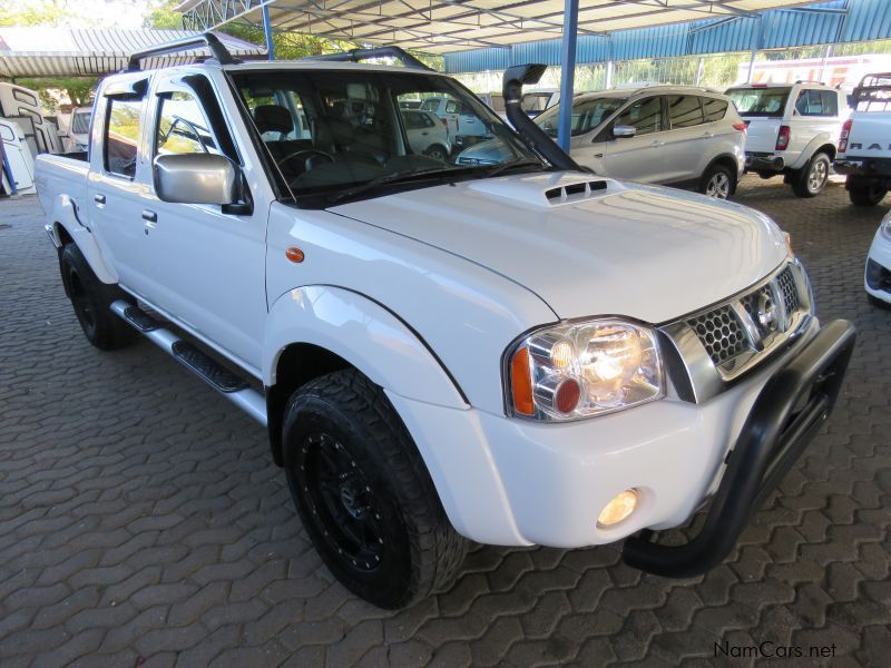 Nissan NP300 2.5 TDI D/CAB 4X4 in Namibia