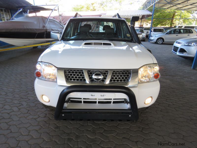 Nissan NP300 2.5 TDI D/CAB 4X4 in Namibia