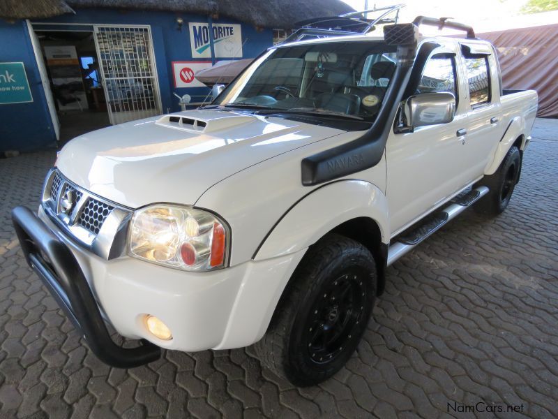 Nissan NP300 2.5 TDI D/CAB 4X4 in Namibia