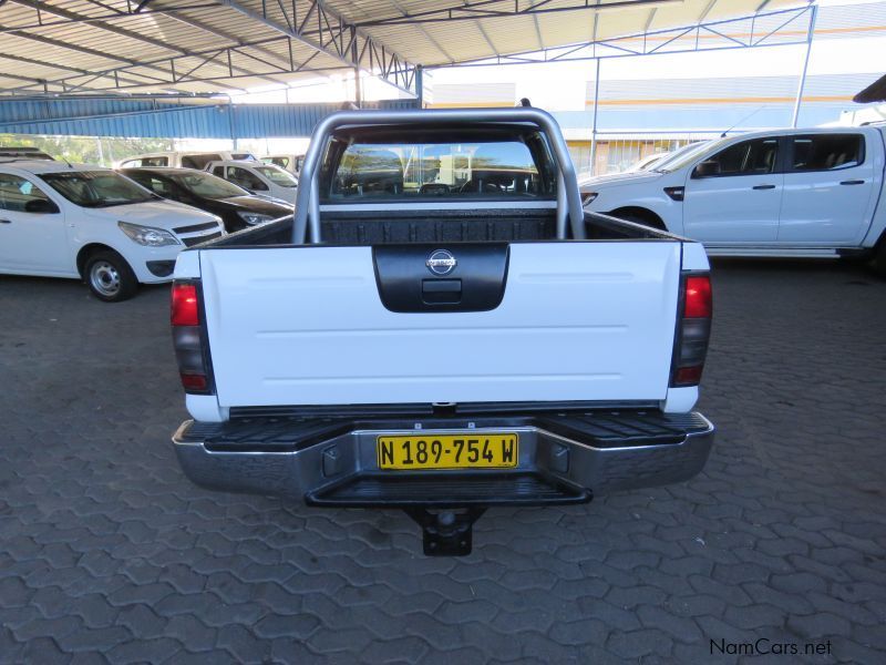 Nissan NP300 2.5 TDI D/CAB 4X4 in Namibia