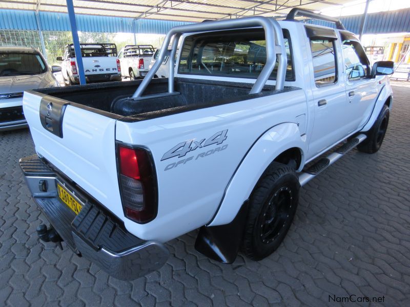 Nissan NP300 2.5 TDI D/CAB 4X4 in Namibia