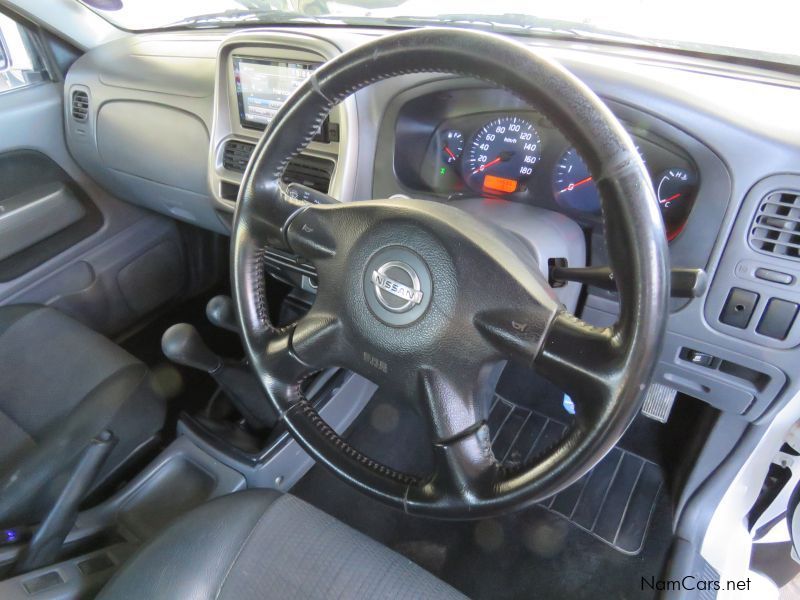 Nissan NP300 2.5 TDI D/CAB 4X4 in Namibia