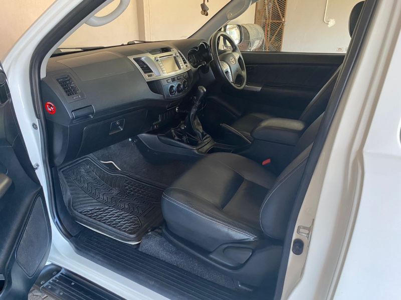 Toyota Hilux 3.0 D4D Ext Cab Legend 45 in Namibia