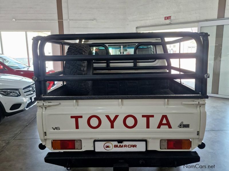 Toyota TOYOTA LAND CRUISER 4.0 V6 D/C 4X4 in Namibia
