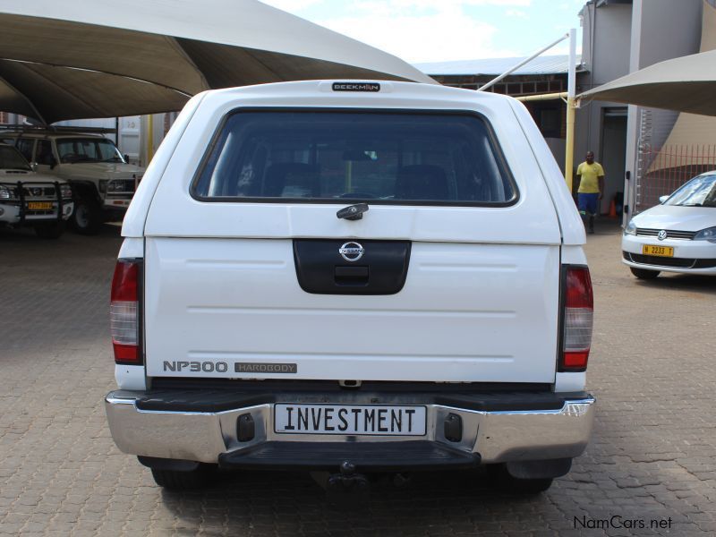 Nissan NP300 2.5TDI D/C 4X4 in Namibia