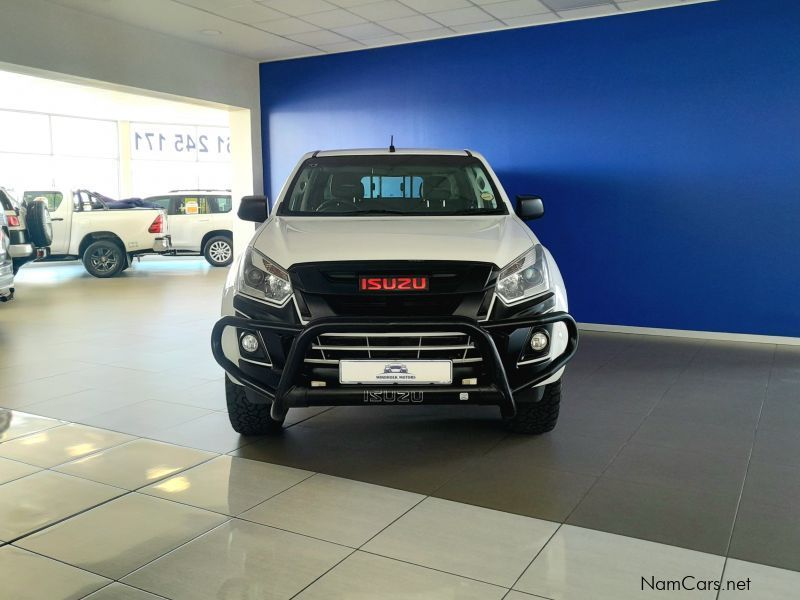 Isuzu D-Max 250 X-Rider 4x4 DC PU in Namibia