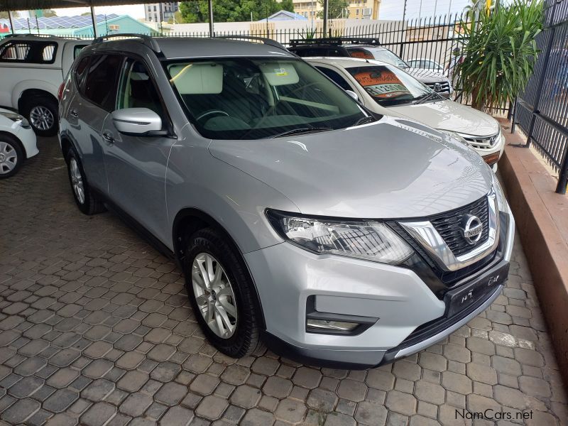 Nissan X-trail 2.5CVT Accenta 4x4 in Namibia