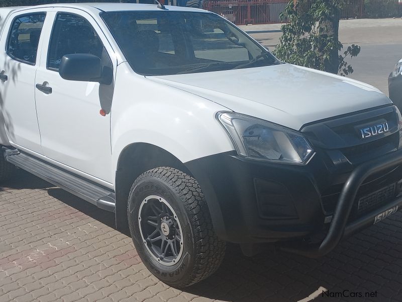 Isuzu DMAX 250 CREWCAB in Namibia