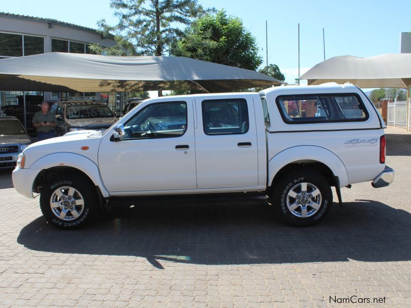 Nissan NP300 2.5TDI D/C 4X4 in Namibia