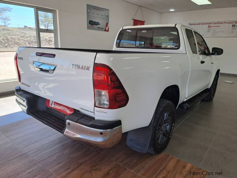 Toyota Hilux 2.4 X/CAB M/T in Namibia