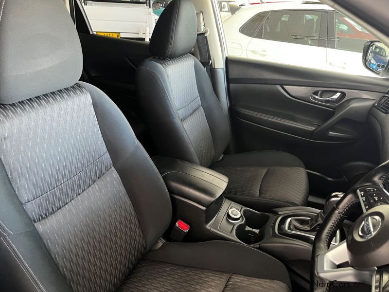 Nissan X-trail 2.5 Acenta 4x4 CVT in Namibia