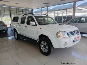 Pre-owned Nissan Np300 2.5TDi D/c 4x4 for sale in 