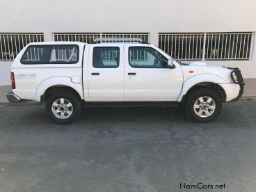 Pre-owned Nissan Nissan NP300 2.5 Tdi Dcab 4x4 for sale in 