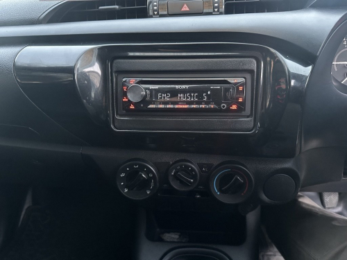 Toyota Hilux 2.0 VVTi LWB A/Con in Namibia