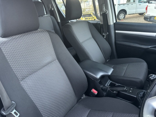 Toyota Hilux 2.4 GD6 4x4 D/cab SRX in Namibia