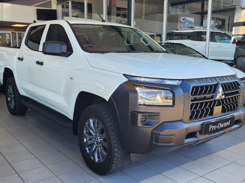 Mitsubishi TRITON 2.4 GL D/C 4X4 M/T in Namibia