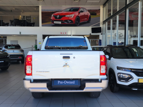 Mitsubishi TRITON 2.4 GL D/C 4X4 M/T in Namibia