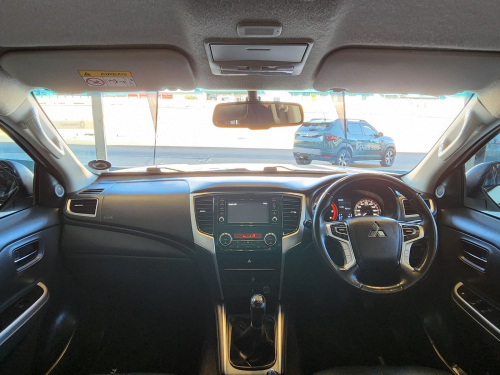 Mitsubishi Triton 2.4 Di-dc 4x4 P/U D/C in Namibia